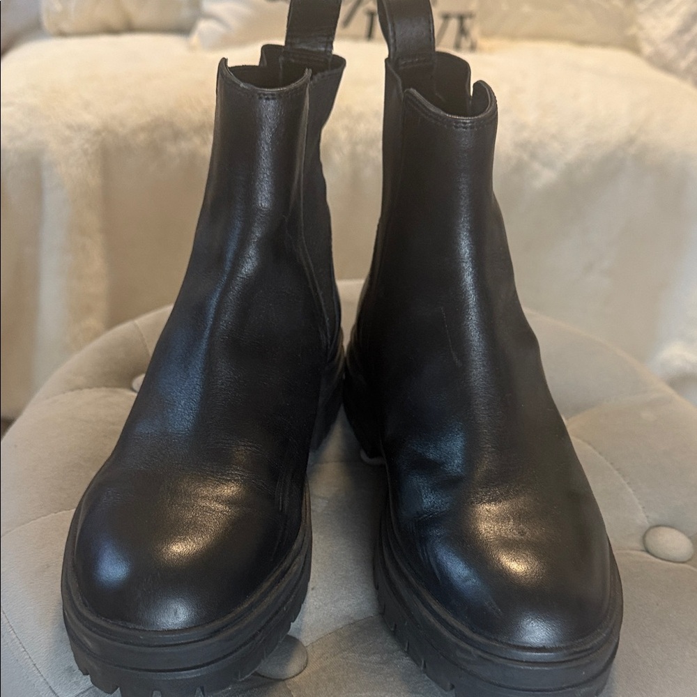 BB Dakota by Steve Madden Black Ankle Booties
